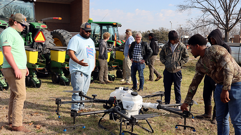 MDCC agriculture program students working