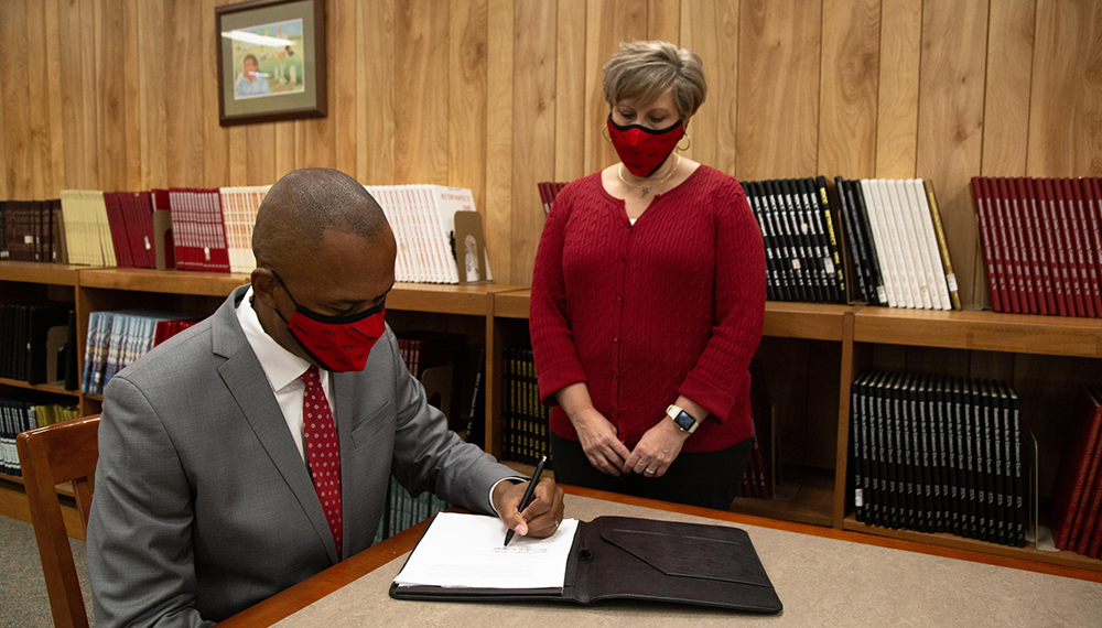 Dr. Jackson signs MLP agreement