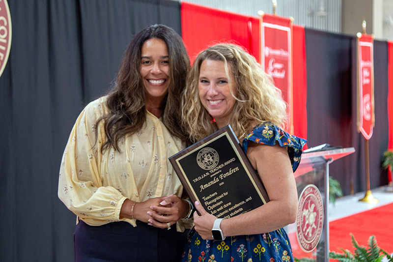 Amanda Fondren receives award from Dr. Valarie Morgan